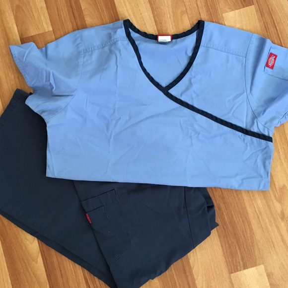 ✨SALE✨Dickies scrub top