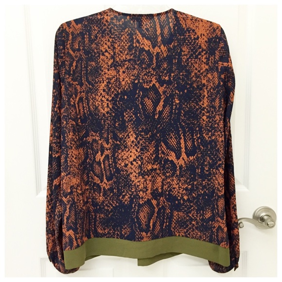 CAbi Border Wrap Style 101 - Picture 3 of 4