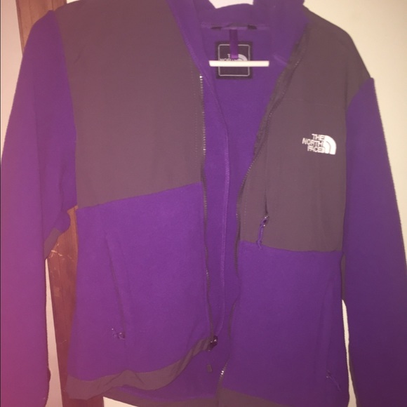 never worn north face!! tags are off but still new
