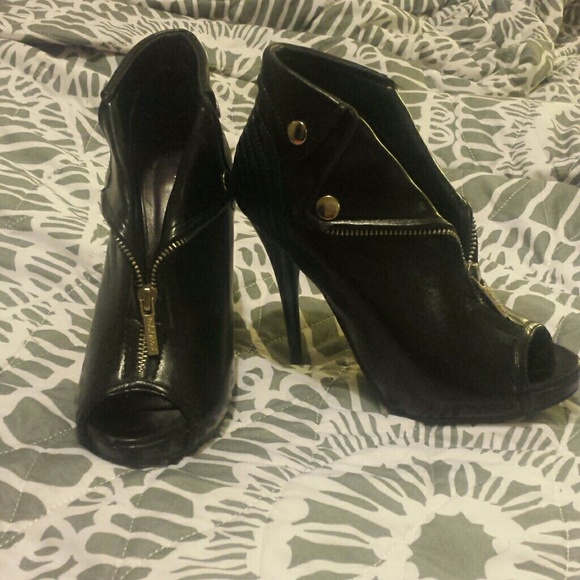 Michael Antonio heeled boot