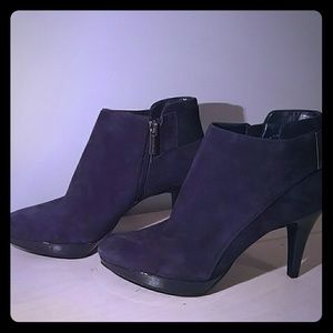 Suede navy blue ankle bootie