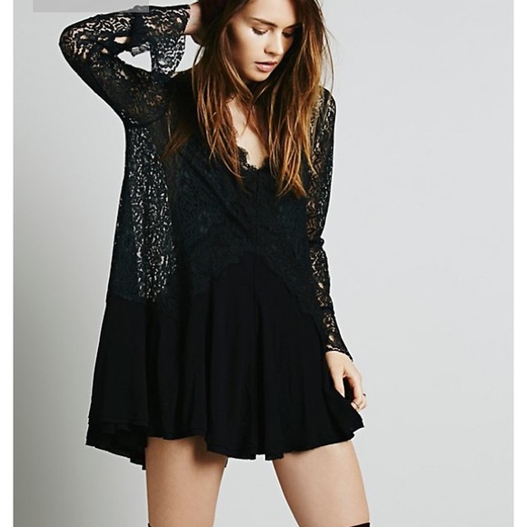 Black lace dress with high neck - Picture 2 of 2