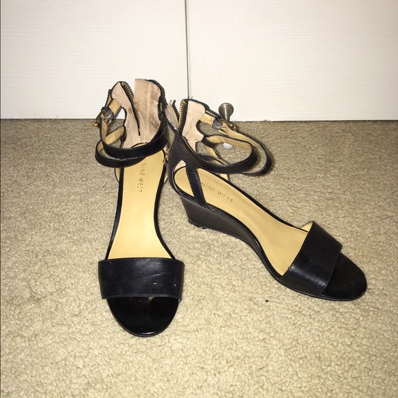 Black wedges