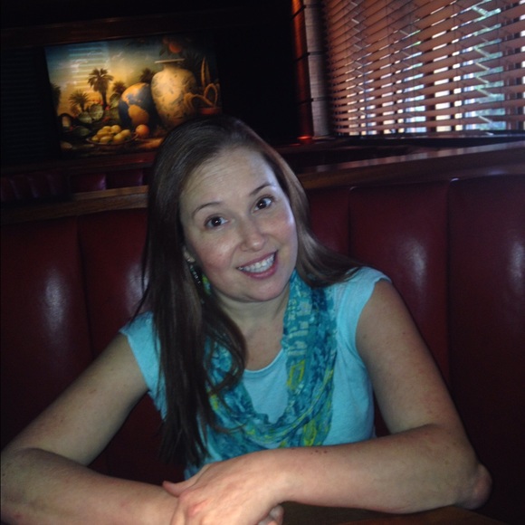 Meet your Posher, Jennifer - Picture 2 of 4