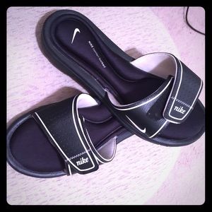 Nike slip on flip flops