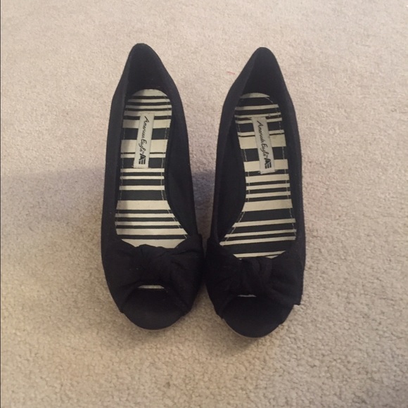 Black wedges