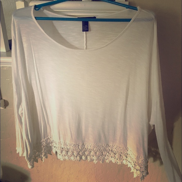 Forever21 White Quarter Sleeve with Appliqué