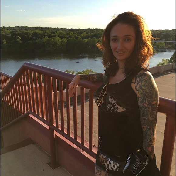 Meet your Posher, Christy - Picture 1 of 1