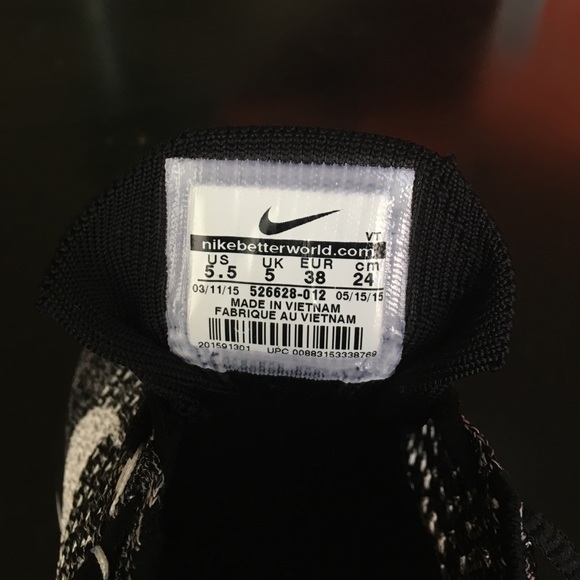 NWT Nike Flyknit Racer Oreo Womens 7 Mens 5.5 - Picture 3 of 3