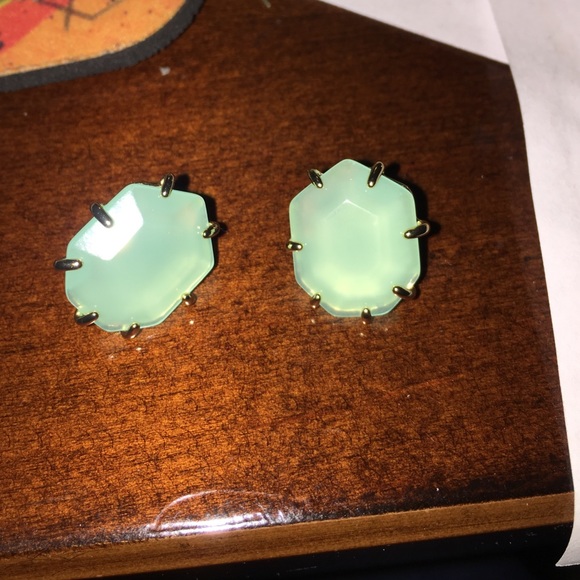 Kendra Scott Jewelry - Kendra Scott earnings