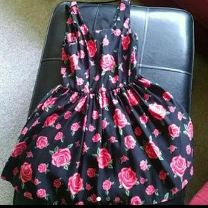 Rose dress with mesh cut out