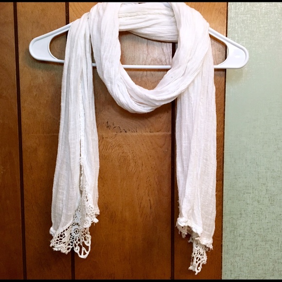 Crochet Lace Detailed Scarf
