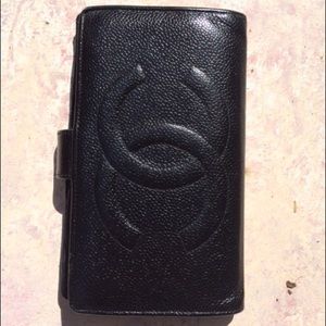 Black caviar Chanel wallet