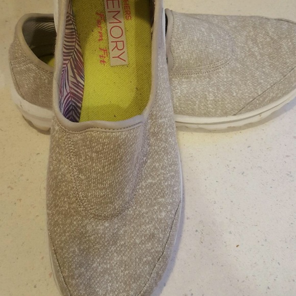 Sketchers go walk