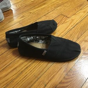 Toms Youth Size 4