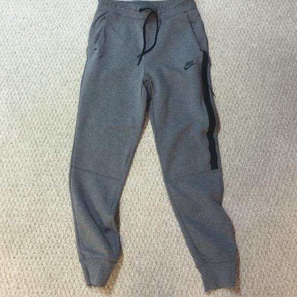 nike joggers women gray