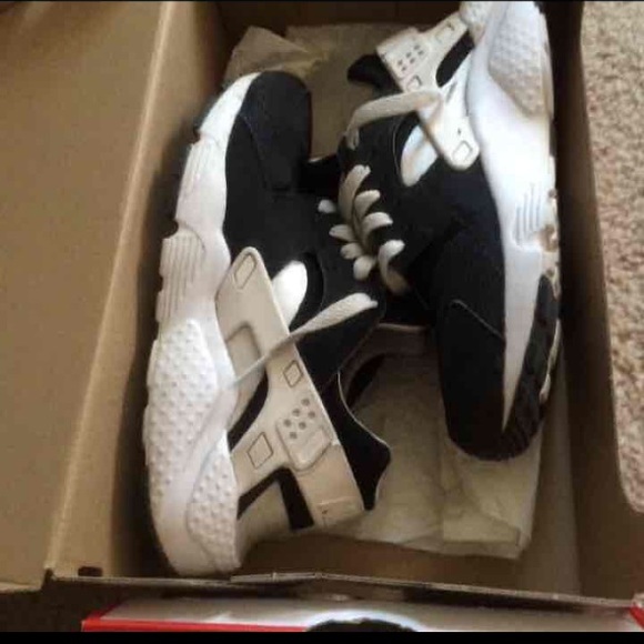 Huaraches black & white