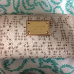 Michael Kors Wristlet