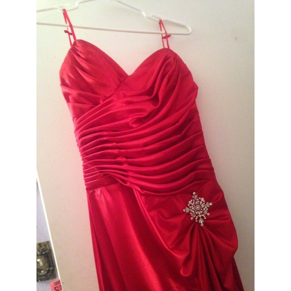 Silky Red Prom/ Formal Dress - Picture 2 of 3