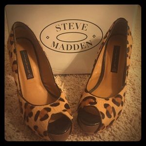 Fabulous & sexy Steve Madden peep toe!