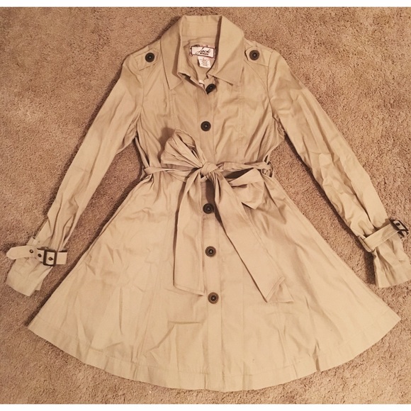 Jack by BB Dakota Tan / Taupe Trenchoat
