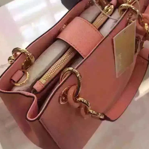 NWT Michael Kors small Cynthia bag in pale pink - Picture 3 of 4