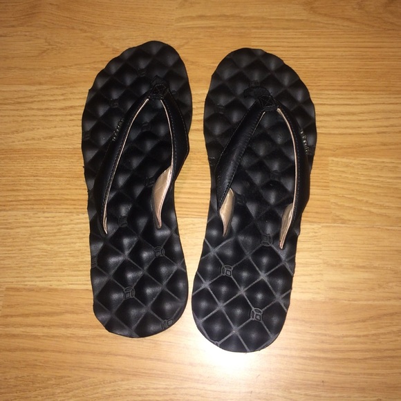 Pillow top sandals