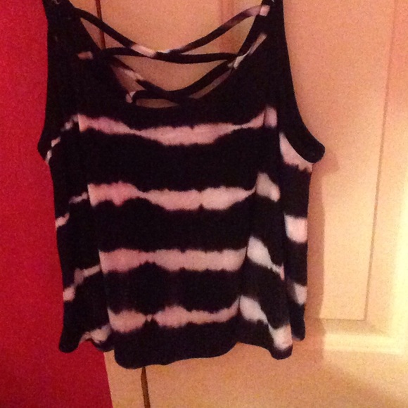 Crop Top - Picture 2 of 3