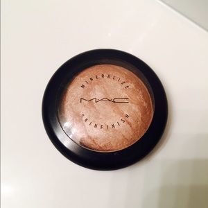 MAC Mineralize Skinfinish -Soft and Gentle