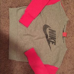 Girls Large Nike crop sweatshirt