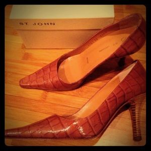 🌟St. John "Alligator" Genuine Leather Heels