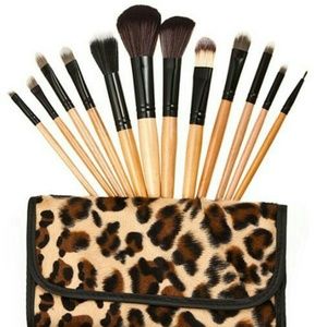 SOLD*****12 PIECE MAKE UP BRUSH SET