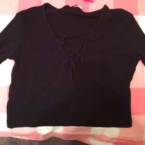 black long sleeve crop top