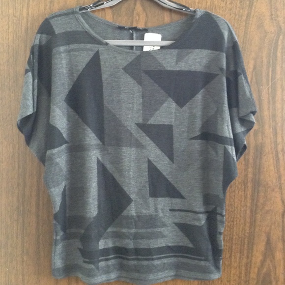 Forever 21 Tops - SOLD! ✖️BOGO Forever 21 Geometric Gray Color Block
