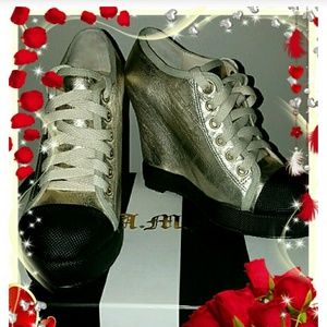 NEW RARE L.A.M.B. Denver Lace Up Wedge Sneaker Platinum