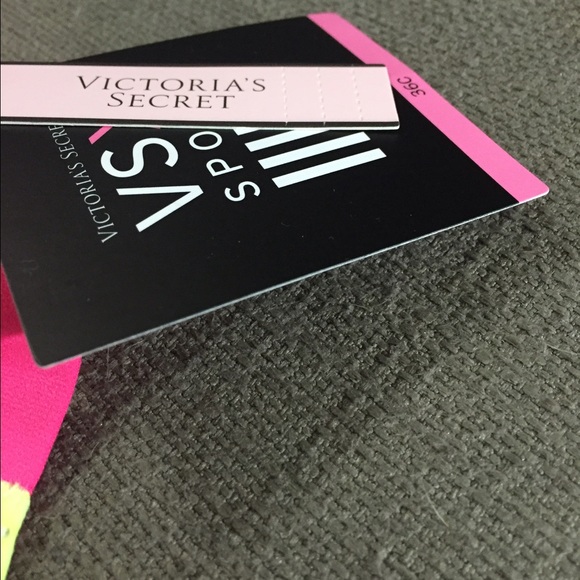 Victoria's Secret Lightweight Sport bra - Picture 2 of 4