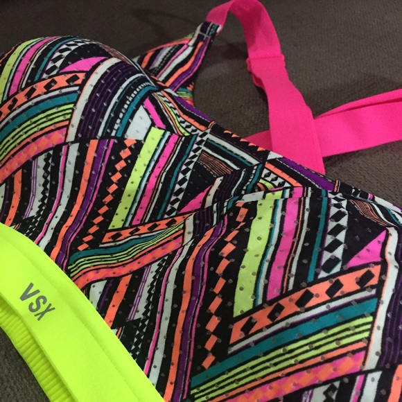 Victoria's Secret Lightweight Sport bra - Picture 3 of 4