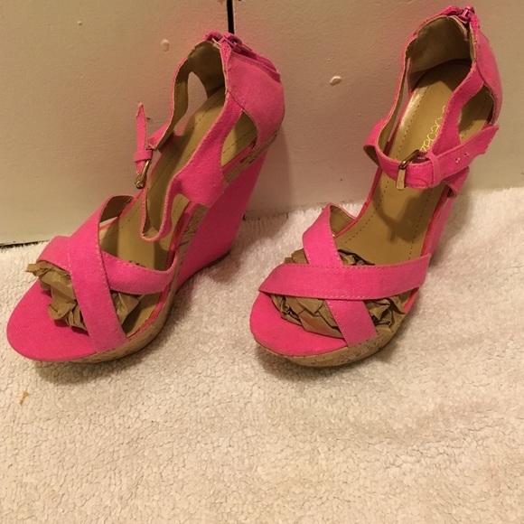 Shoe Dazzle wedge platforms