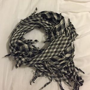 Black and white checkered scarf
