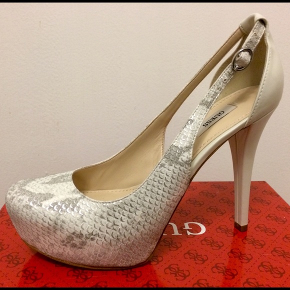 New Guess pumps