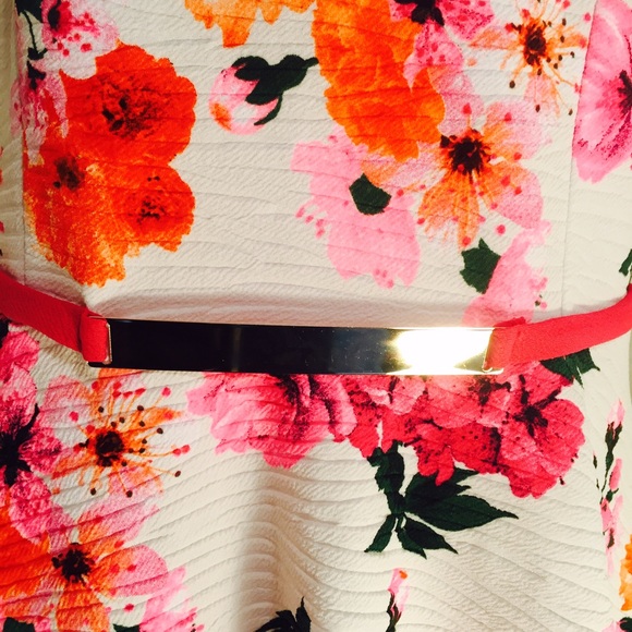 White and Floral Blouse FINAL CLEARANCE - Picture 2 of 4