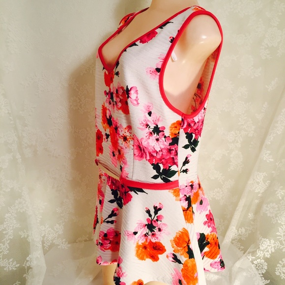 White and Floral Blouse FINAL CLEARANCE - Picture 3 of 4