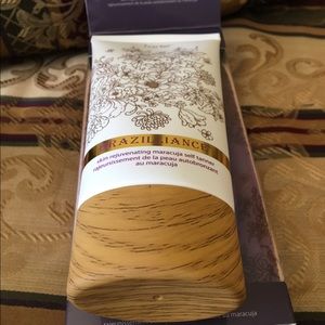 Self tanner. Only used it once.