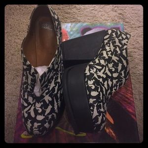 Solestruck & Jeffrey Campbell Gibson