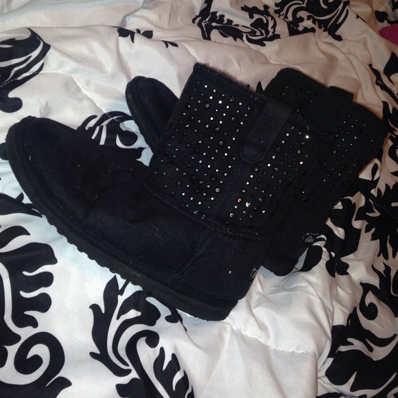 black fuzzy boots