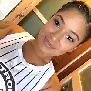 Meet your Posher, Stella