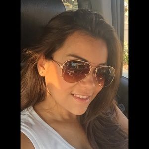 Meet your Posher, Isabela