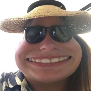 Meet your Posher, Corinne