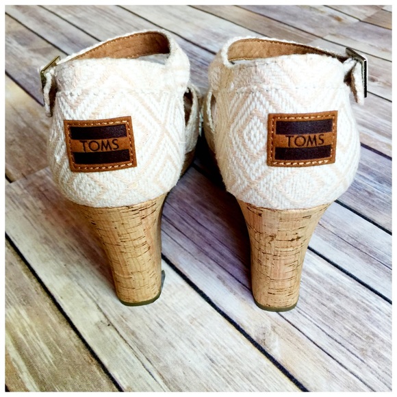 💥SOLD OUT!💥Brand new TOMS! - Picture 3 of 4