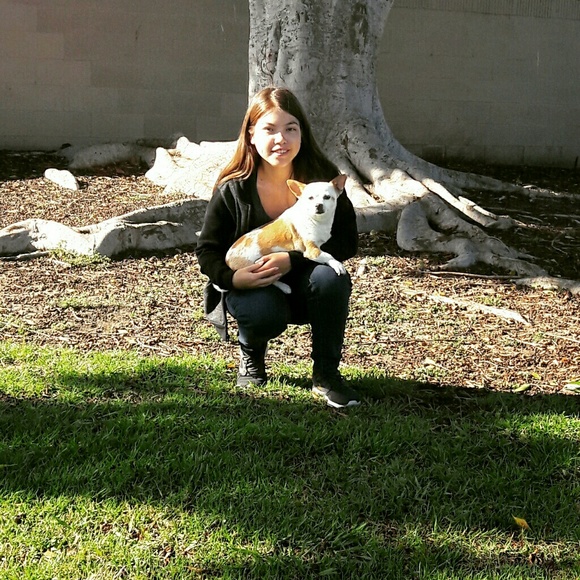 Meet your Posher, Emily - Picture 2 of 2